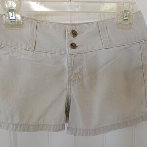 LEI Women’s Ivory Mid Rise White Denim Shorts Junior Size 1 |Energy |Intel |Cute